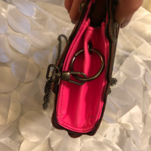 Unique WOC - Picture 6 of 6